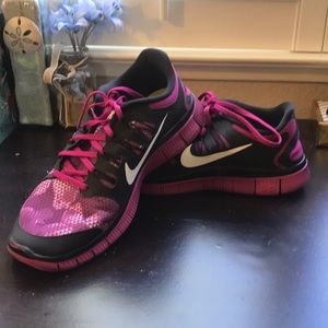 Women’s size 11 pink flower print Nike free 5.0